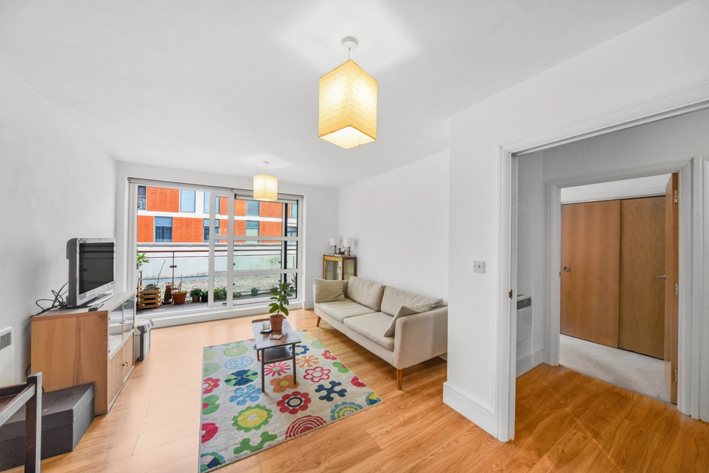 1 bedroom apartments/flats for sale in Cornell Square, Nine Elms - SW8 view 10