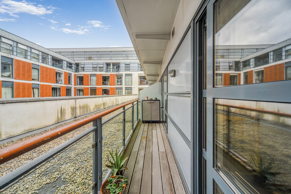 1 bedroom apartments/flats for sale in Cornell Square, Nine Elms - SW8 view 13