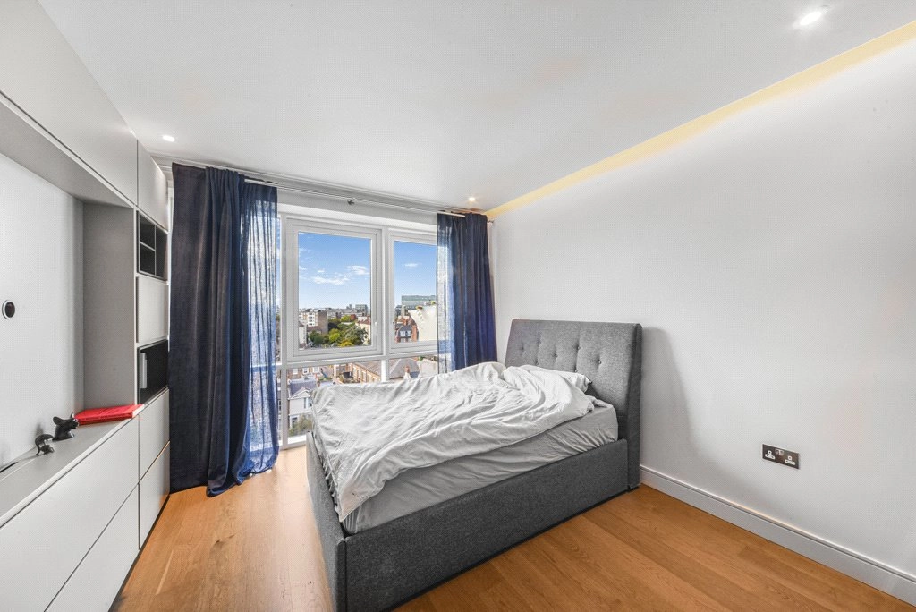 2 bedrooms apartments/flats for sale in Parr's Way, Fulham - W6 view 5