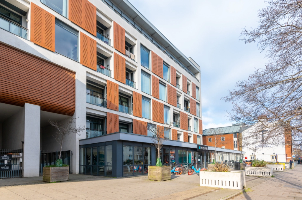 2 bedrooms apartments/flats for sale in Cornell Square, Battersea - SW8 view 8