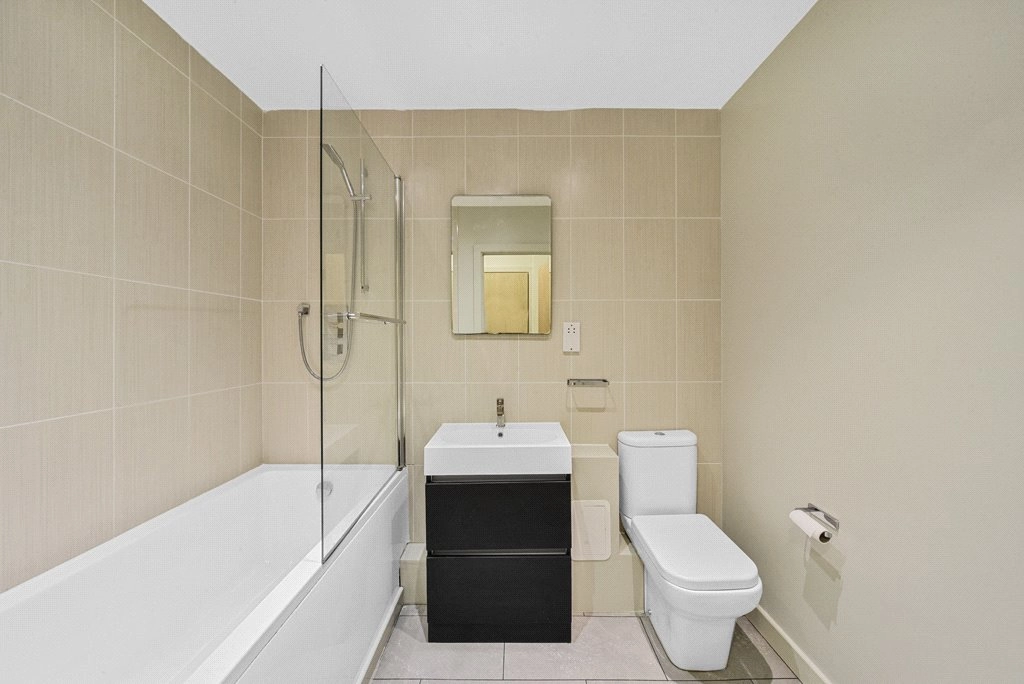 2 bedrooms apartments/flats for sale in Cornell Square, Battersea - SW8 view 6