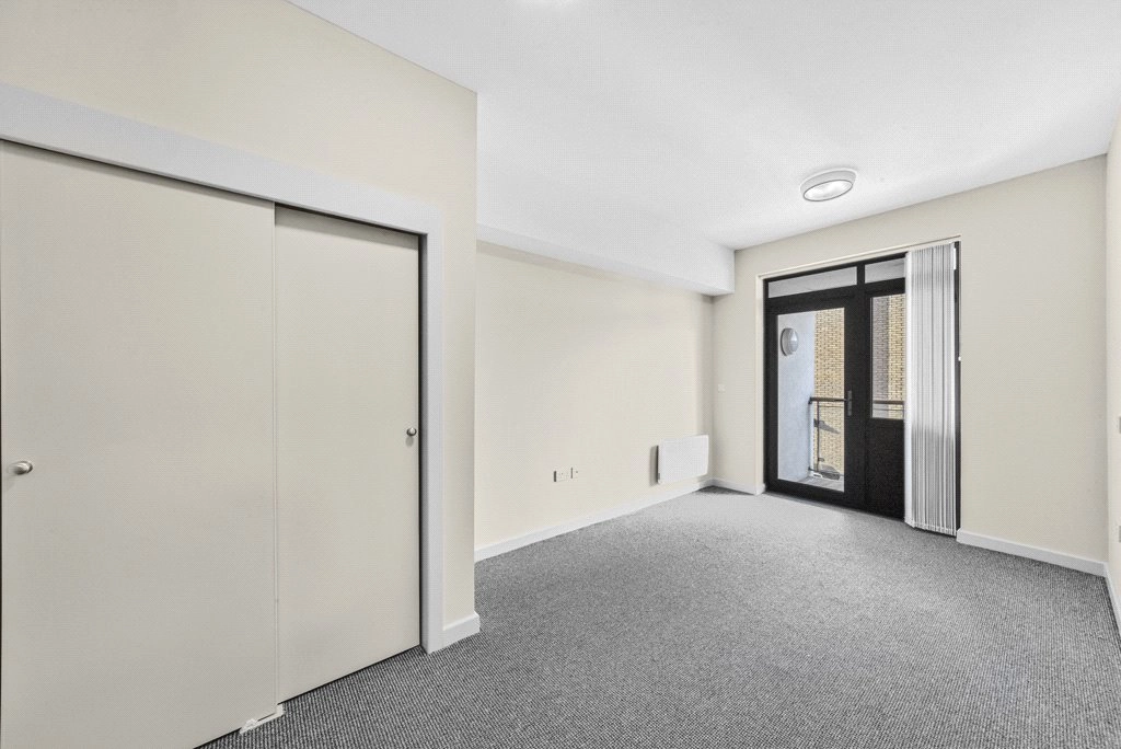 2 bedrooms apartments/flats for sale in Cornell Square, Battersea - SW8 view 5