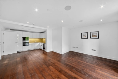 Central Avenue, Fulham - SW6 view 3