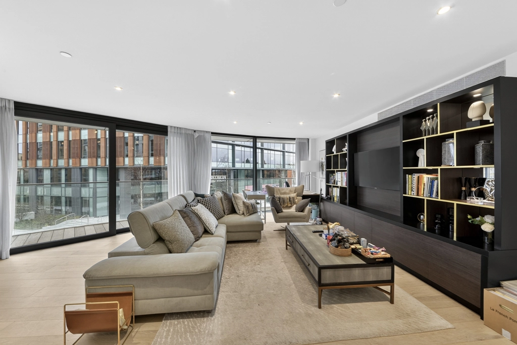 2 bedrooms apartments/flats for sale in Parr's Way, Hammersmith - W6 view 2