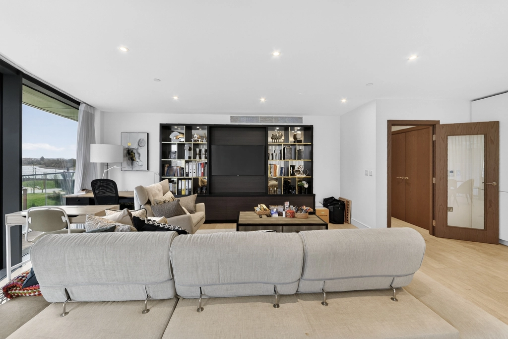 2 bedrooms apartments/flats for sale in Parr's Way, Hammersmith - W6 view 10