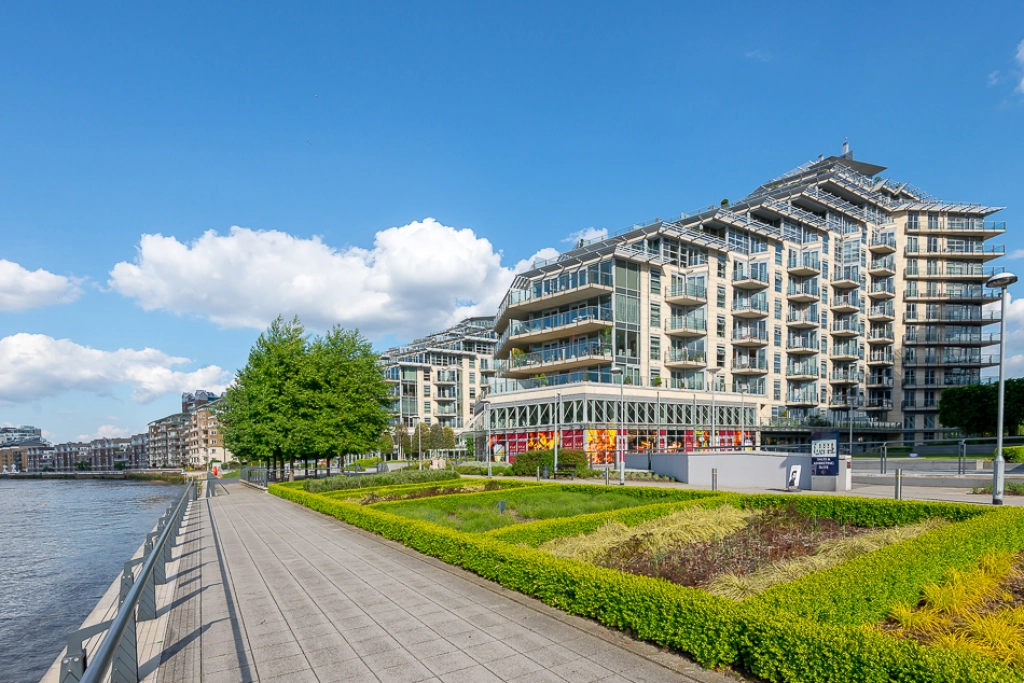 3 bedrooms apartments/flats for sale in Juniper Drive, Wandsworth - SW18 view 8