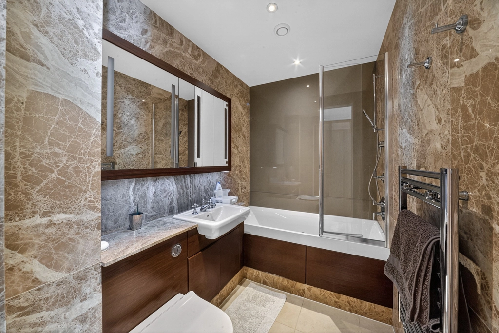 3 bedrooms apartments/flats for sale in Juniper Drive, Wandsworth - SW18 view 6
