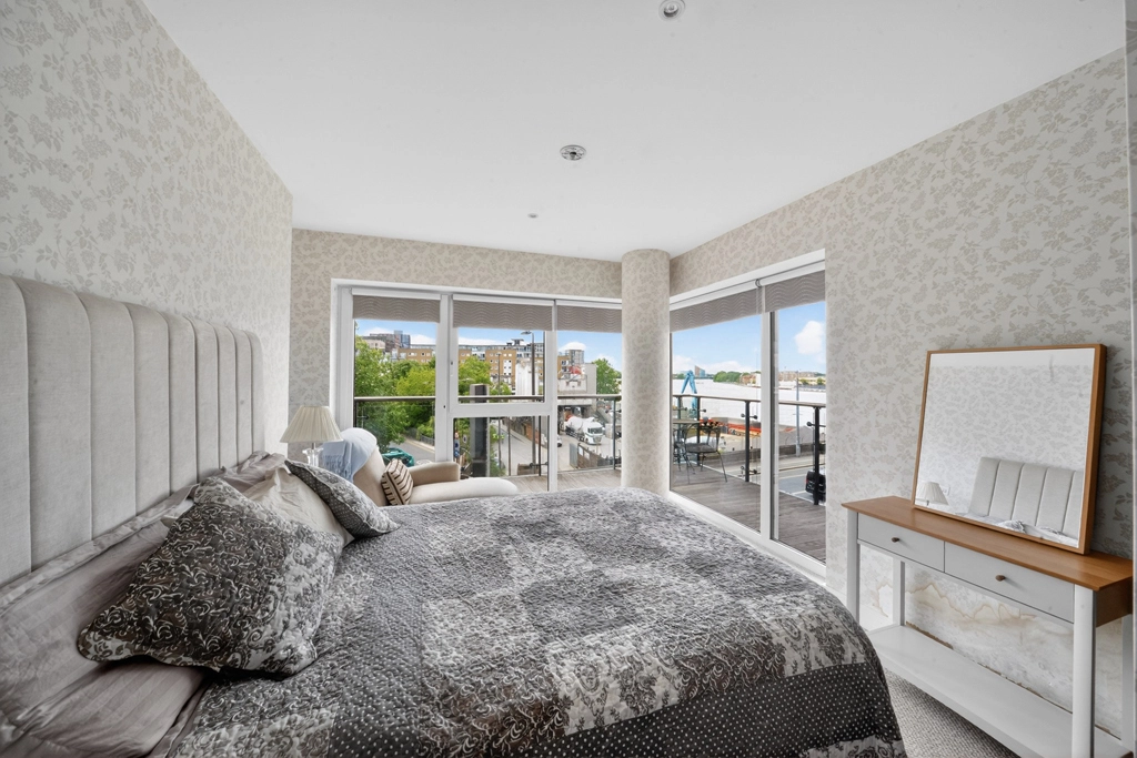 3 bedrooms apartments/flats for sale in Juniper Drive, Wandsworth - SW18 view 4