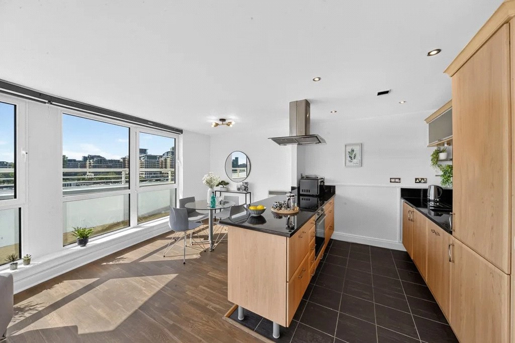 2 bedrooms apartments/flats for sale in Lombard Road, Clapham Junction - SW11 view 3
