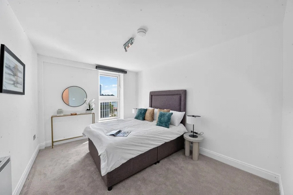 2 bedrooms apartments/flats for sale in Lombard Road, Clapham Junction - SW11 view 4