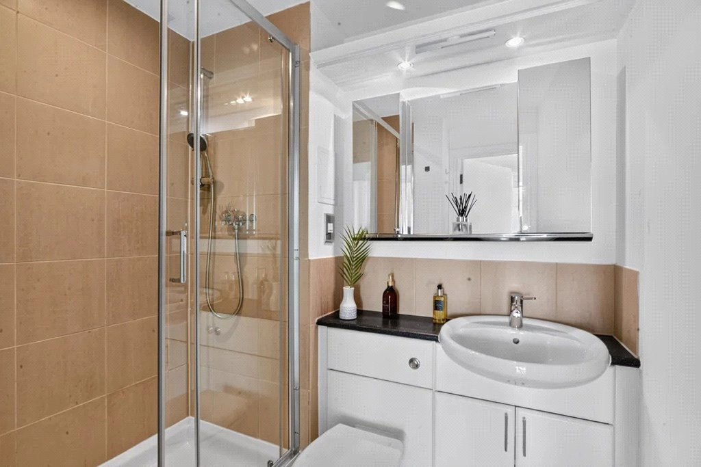 2 bedrooms apartments/flats for sale in Lombard Road, Clapham Junction - SW11 view 6