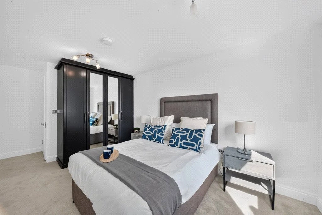 2 bedrooms apartments/flats for sale in Lombard Road, Clapham Junction - SW11 view 5