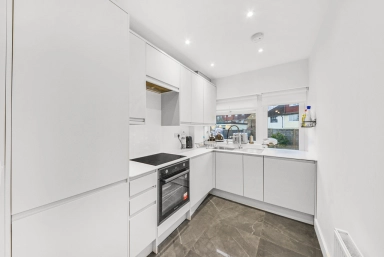 Waters Road, Kingston upon Thames - KT1 view 3