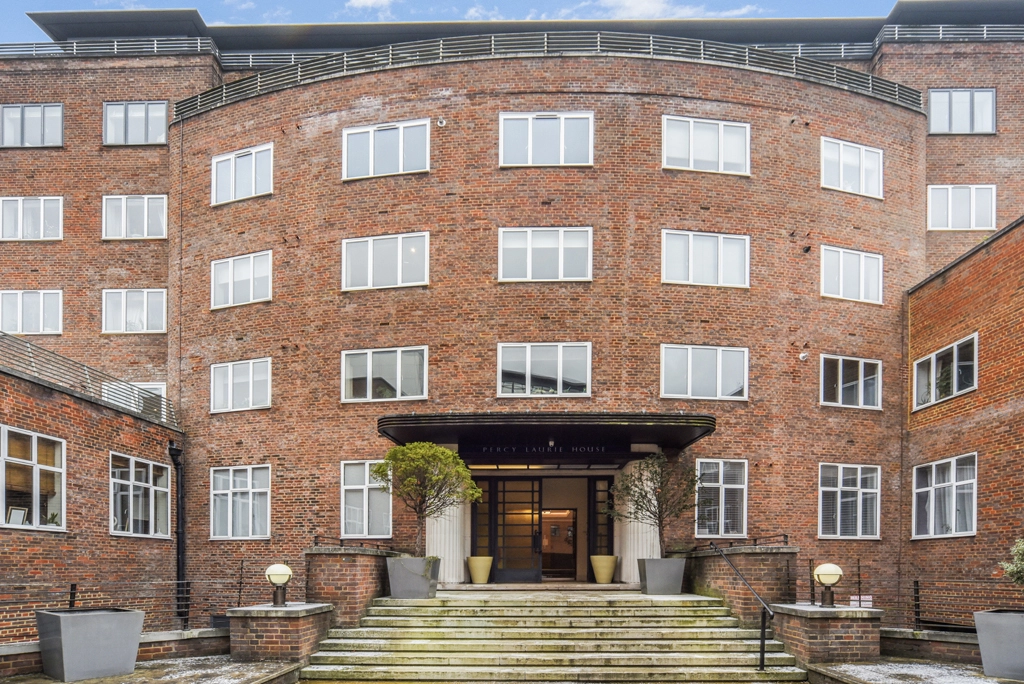 3 bedrooms apartments/flats for sale in Upper Richmond Road, Putney - SW15 view 8