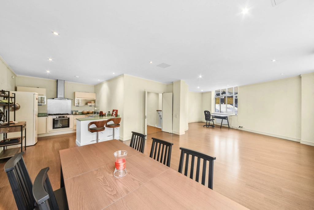 3 bedrooms apartments/flats for sale in Upper Richmond Road, Putney - SW15 view 2