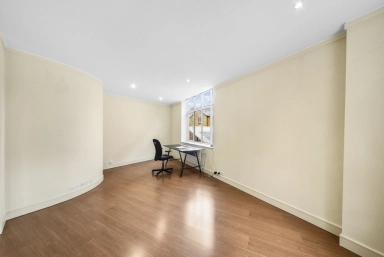 Upper Richmond Road, Putney - SW15 view 3