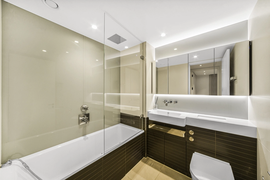 2 bedrooms apartments/flats for sale in Circus Road West, Vauxhall - SW11 view 6