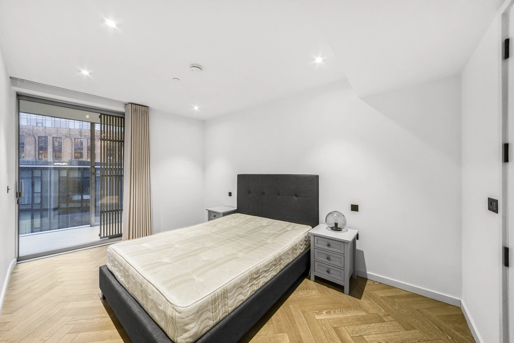 2 bedrooms apartments/flats for sale in Circus Road West, Vauxhall - SW11 view 4