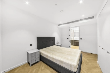 Circus Road West, Vauxhall - SW11 view 13