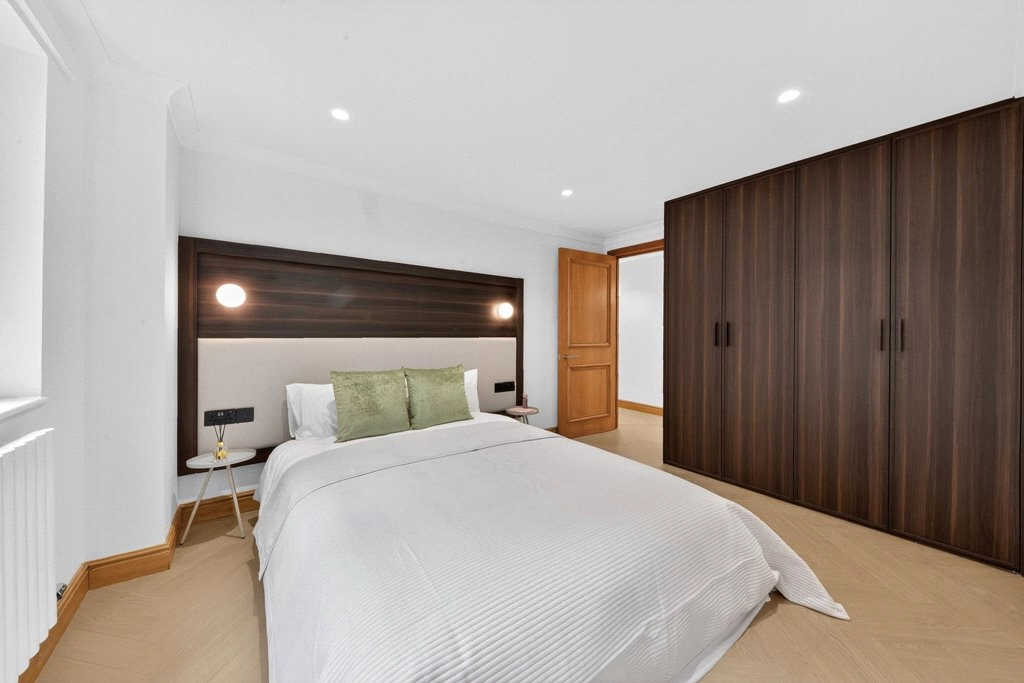 2 bedrooms apartments/flats for sale in William Morris Way, Imperial Wharf - SW6 view 5