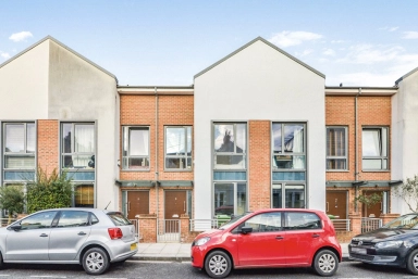 Elbe Street, Fulham - SW6 view 8