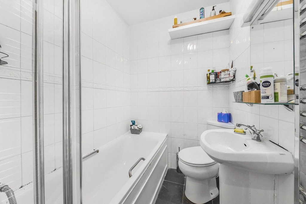 2 bedrooms apartments/flats for sale in Inverness Terrace, London - W2 view 7