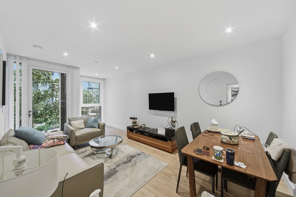 2 bedrooms apartments/flats for sale in Glenthorne Road, Hammersmith - W6 view 2