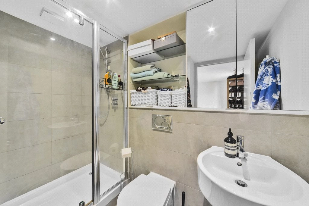 2 bedrooms apartments/flats for sale in Great West Road, Hammersmith - W6 view 18