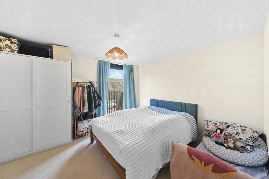 2 bedrooms apartments/flats for sale in Great West Road, Hammersmith - W6 view 5