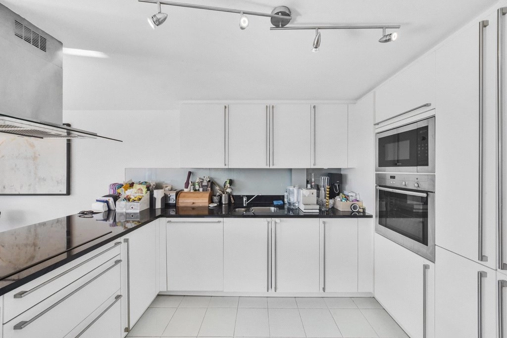 2 bedrooms apartments/flats for sale in Great West Road, Hammersmith - W6 view 15
