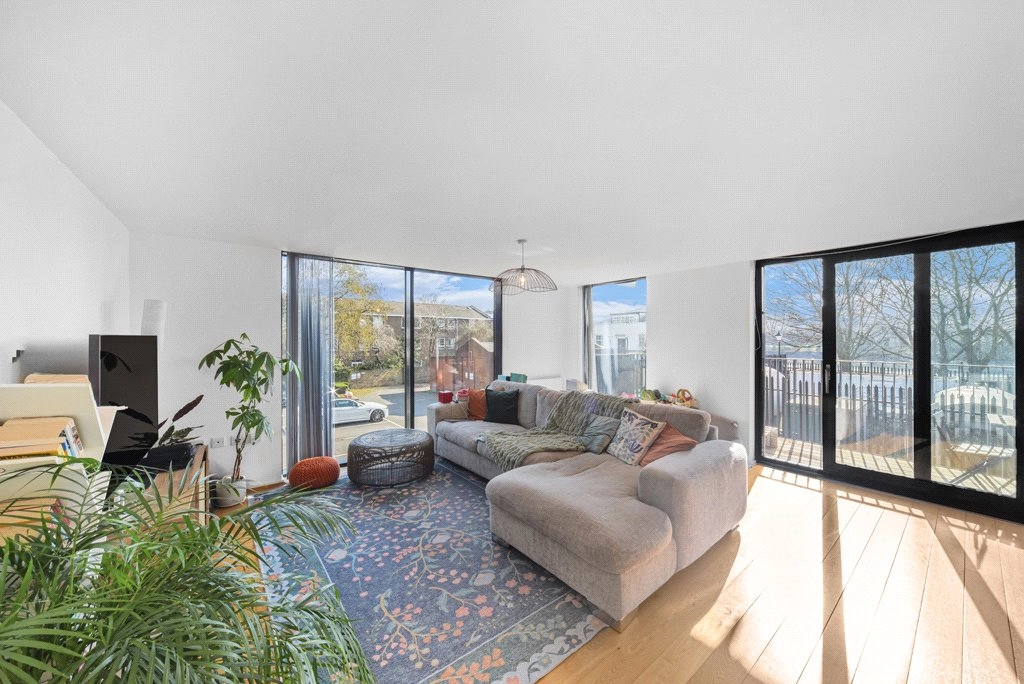 2 bedrooms apartments/flats for sale in Great West Road, Hammersmith - W6 view 2