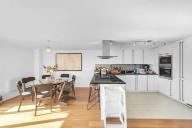 Great West Road, Hammersmith - W6 view 3