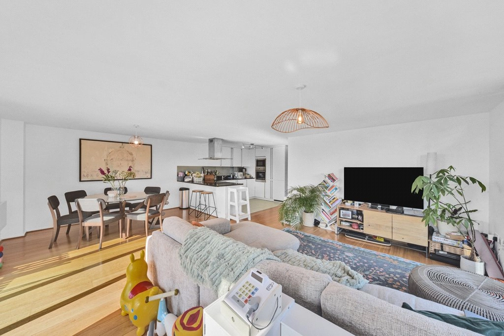 2 bedrooms apartments/flats for sale in Great West Road, Hammersmith - W6 view 11