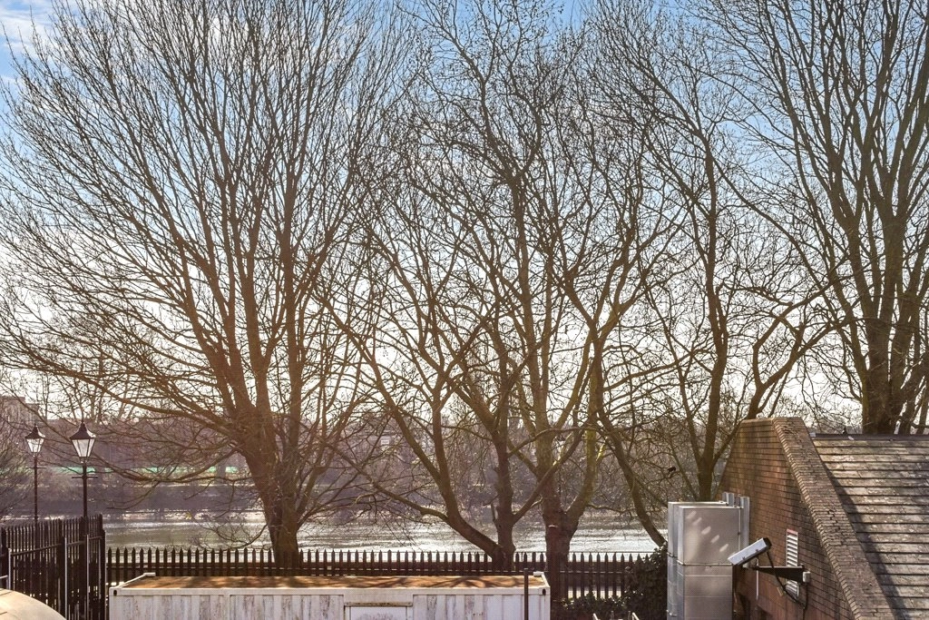 2 bedrooms apartments/flats for sale in Great West Road, Hammersmith - W6 view 21