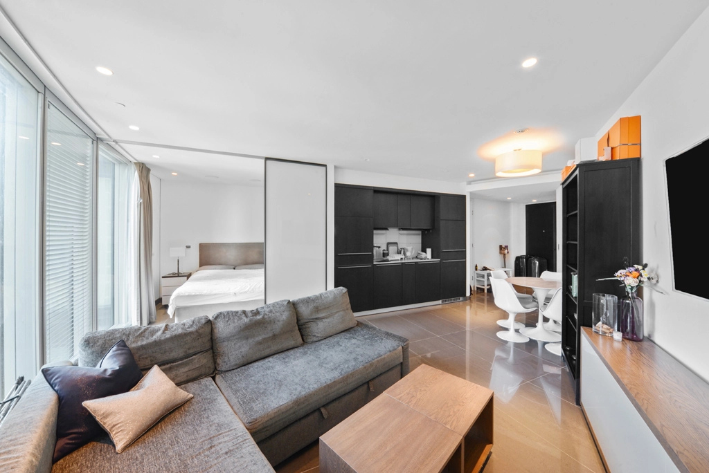 1 bedroom apartments/flats for sale in St. George Wharf, Nine Elms - SW8 view 3