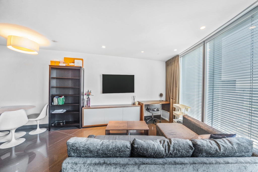 1 bedroom apartments/flats for sale in St. George Wharf, Nine Elms - SW8 view 4