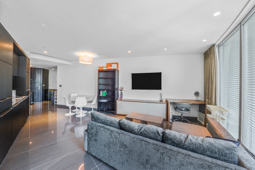 1 bedroom apartments/flats for sale in St. George Wharf, Nine Elms - SW8 view 10