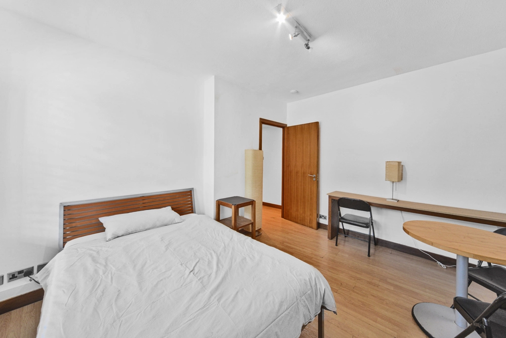 2 bedrooms apartments/flats for sale in Meadow Road, Vauxhall - SW8 view 12