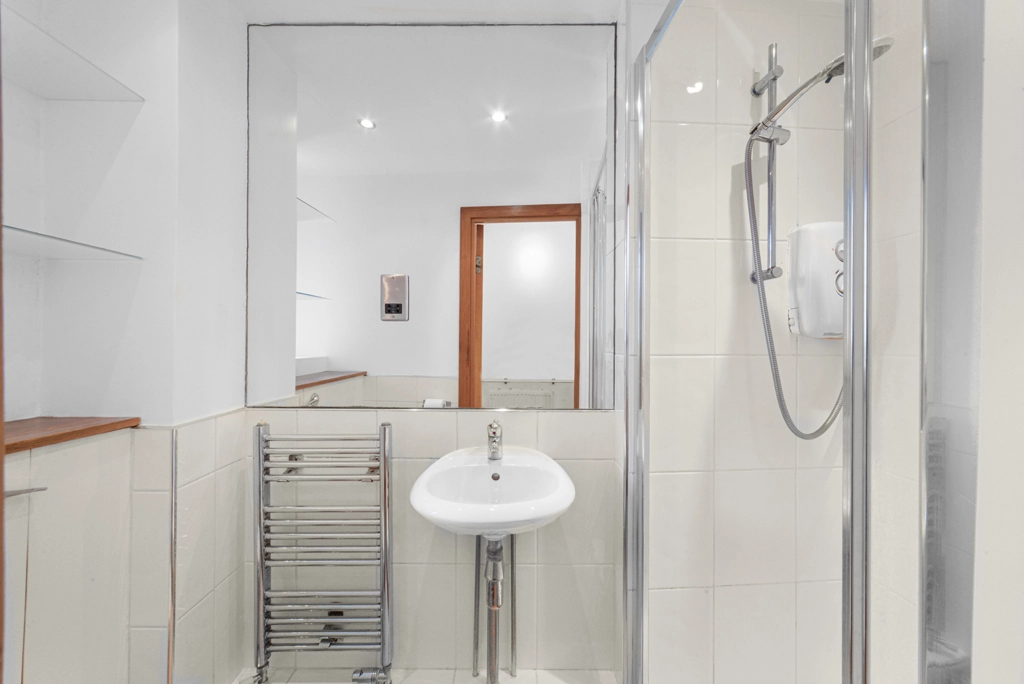 2 bedrooms apartments/flats for sale in Meadow Road, Vauxhall - SW8 view 13