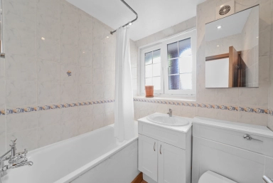 Meadow Road, Vauxhall - SW8 view 7