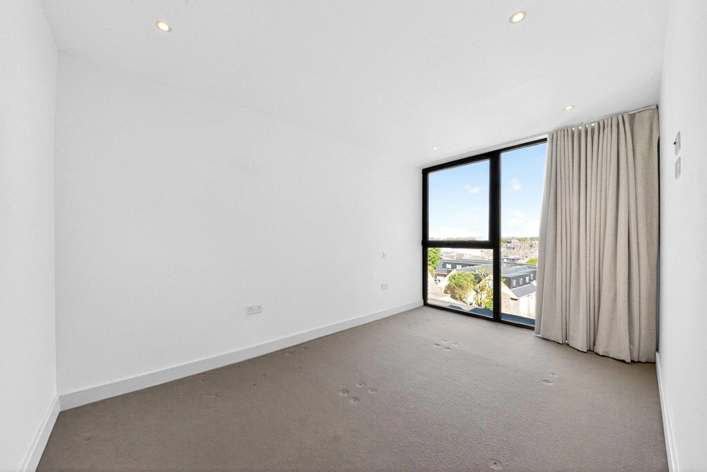 2 bedrooms apartments/flats for sale in Balham High Road, London - SW17 view 5