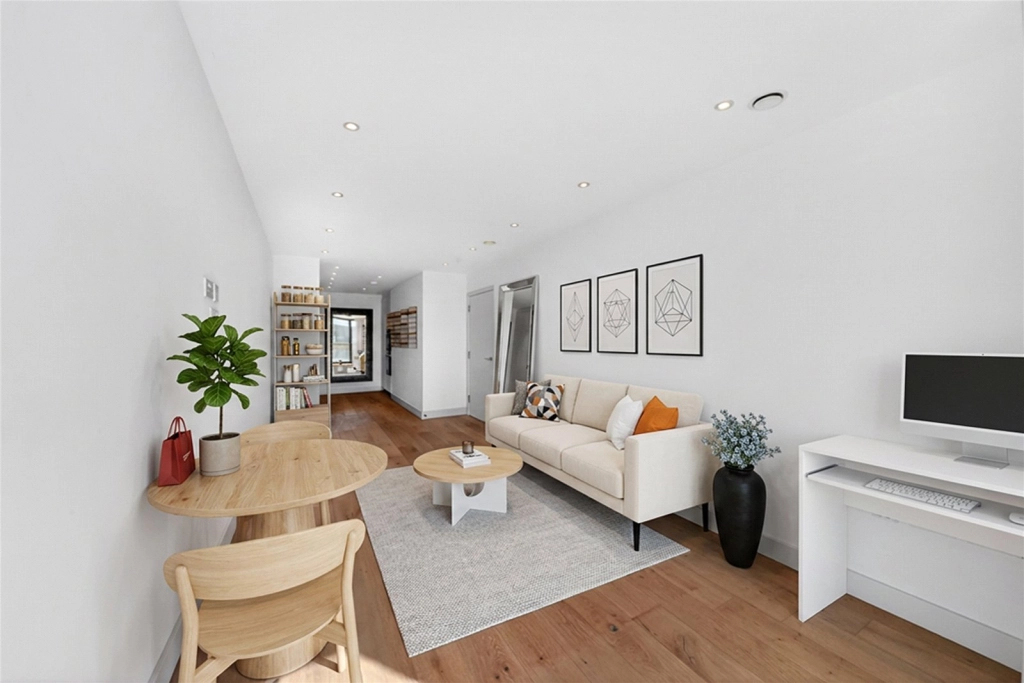 2 bedrooms apartments/flats for sale in Balham High Road, Tooting Bec - SW17 view 2