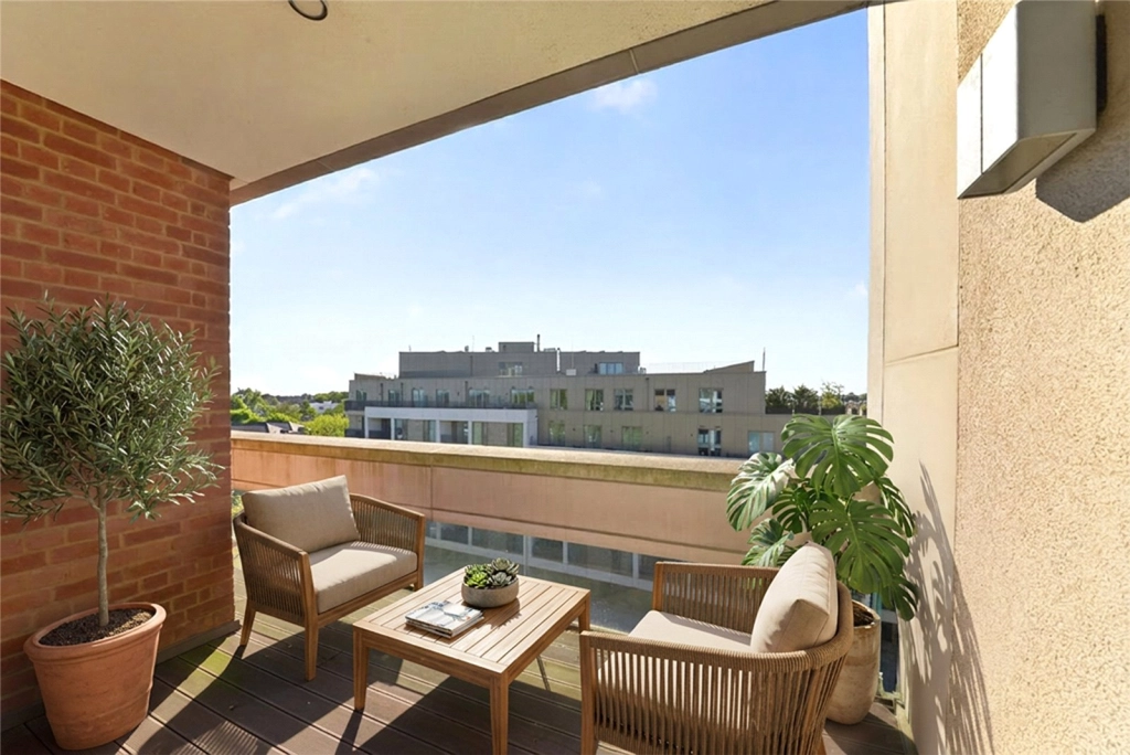 2 bedrooms apartments/flats for sale in Balham High Road, Tooting Bec - SW17 view 7