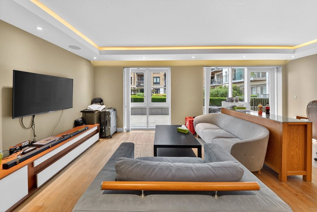 2 bedrooms apartments/flats for sale in Parr's Way, Hammersmith - W6 view 3