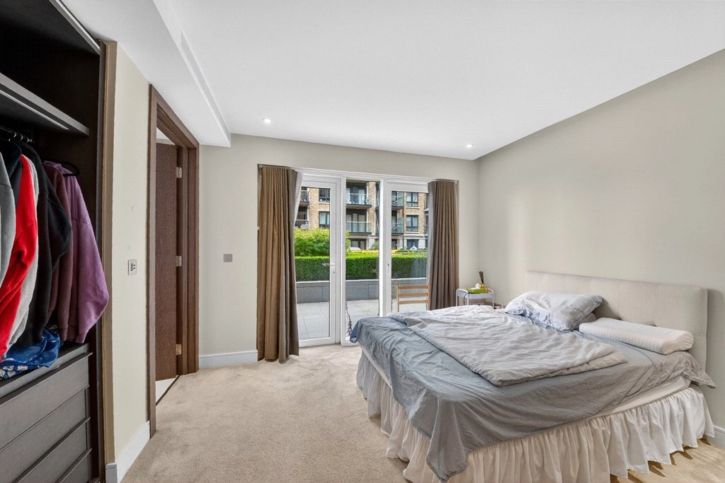 2 bedrooms apartments/flats for sale in Parr's Way, Hammersmith - W6 view 5