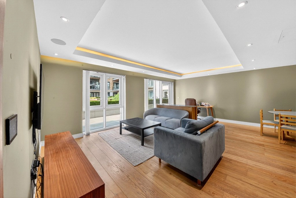 2 bedrooms apartments/flats for sale in Parr's Way, Hammersmith - W6 view 2