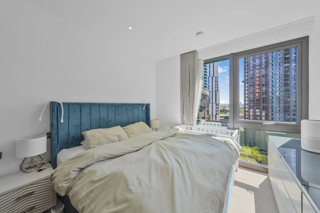 2 bedrooms apartments/flats for sale in Viaduct Gardens, Nine Elms - SW11 view 5