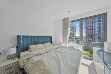 Viaduct Gardens, Nine Elms - SW11 view 5