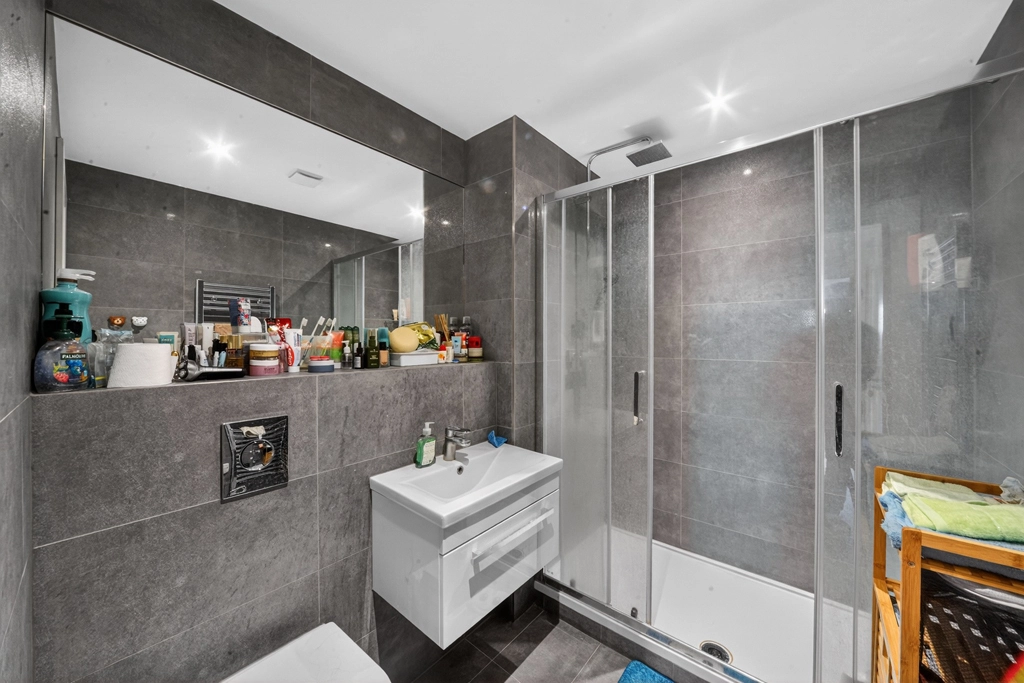 1 bedroom apartments/flats for sale in Milner Road, South Wimbledon - SW19 view 6