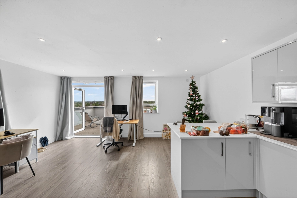 1 bedroom apartments/flats for sale in Milner Road, South Wimbledon - SW19 view 10